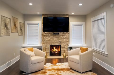 Three words... Modern, Cozy, Elegant