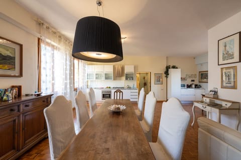 Autumn, Dining Room, Living Room, Spring, Summer, Winter