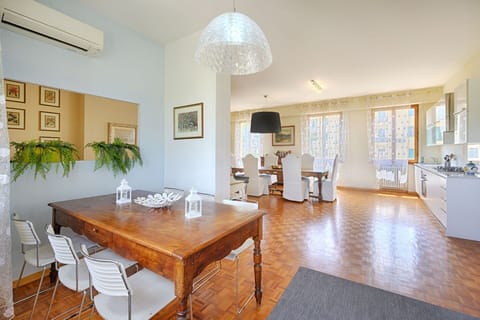 Autumn, Dining Room, Living Room, Spring, Summer, Winter