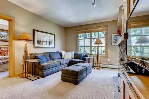 Condo, 2 Bedrooms | Living area