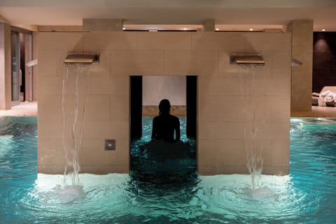 Couples treatment rooms, sauna, hot tub, steam room, Turkish bath