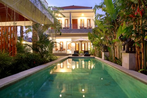 Outdoor pool, pool umbrellas, sun loungers