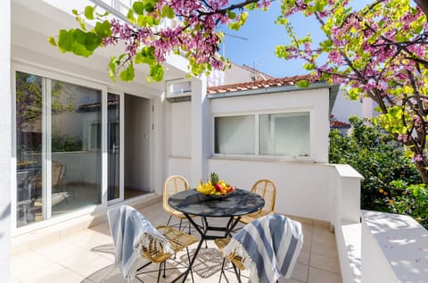 Apartment (Triplex Three-Bedroom Apartment with ) | Terrace/patio