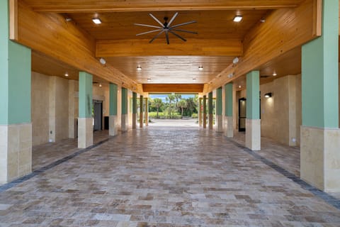 Standard Room, 1 King Bed, Accessible (Communications, Roll-In Shower) | Exterior