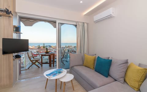 Apartment, 1 Bedroom, Smoking, Balcony | Living area | Books