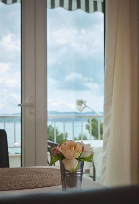 Studio, Balcony, City View | Interior