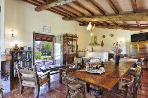 Apartment, 2 Bedrooms, Smoking, Balcony | Living area | Books