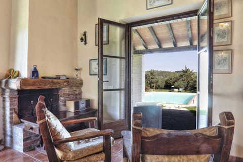 Apartment, 2 Bedrooms, Smoking, Patio | Living area