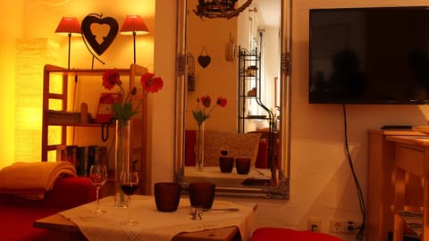 Apartment | Living area | 20-inch TV with satellite channels