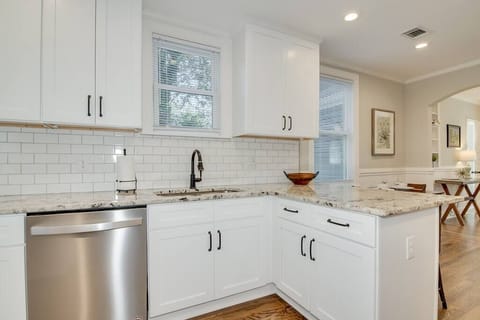 Full Stocked Kitchen (3)