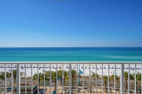 Condo, 1 King Bed with Sofa bed (The Summit 615) | Balcony