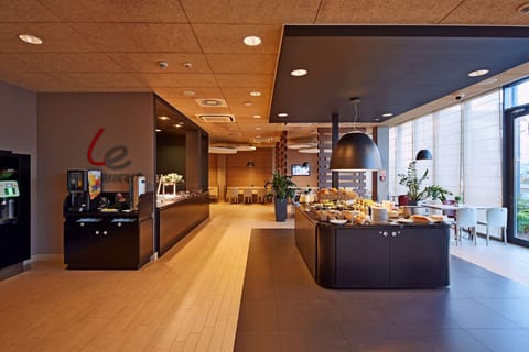 Daily buffet breakfast for a fee