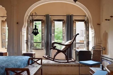 Heritage Room | Rollaway beds, free WiFi, bed sheets