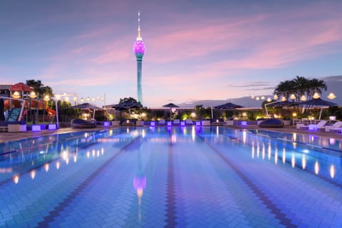 Outdoor pool, pool umbrellas