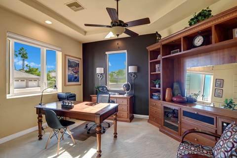 Dedicated Office in Den