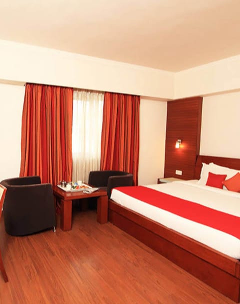 Premium Room | Minibar, in-room safe, individually decorated, desk