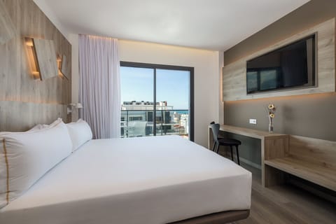 In-room safe, individually decorated, individually furnished, desk