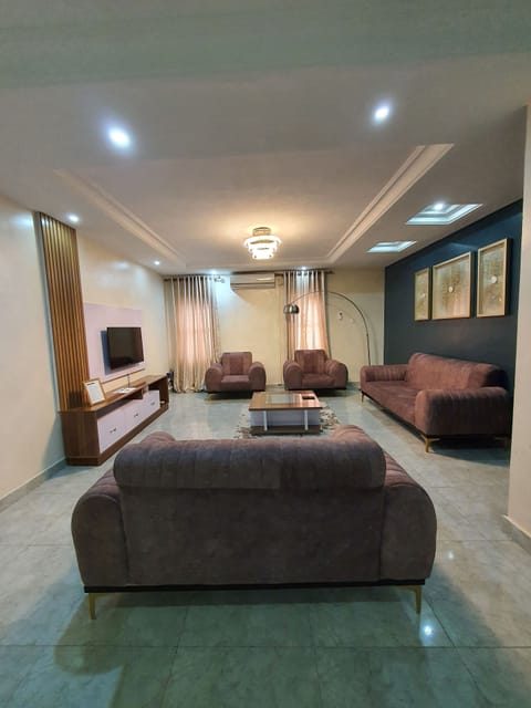 Apartment | 4 bedrooms, iron/ironing board, bed sheets