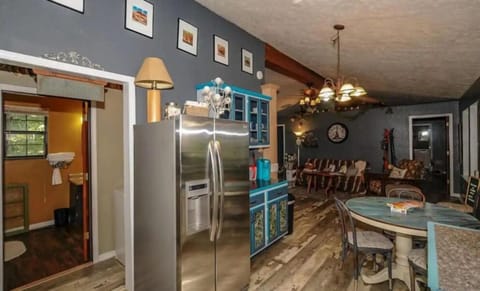 Side by side refrigerator with ice maker