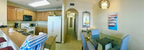 Dining table and fully equipped kitchen