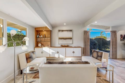 Wonderful Mid-Century Feel!
