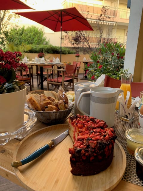 Daily buffet breakfast (EUR 14.50 per person)