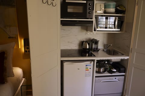 Luther | Private kitchen | Mini-fridge, microwave, eco-friendly cleaning products