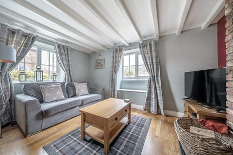 Great Habton Cottage, Great Habton - Host & Stay