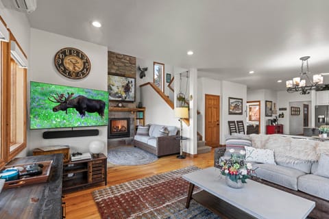 Bear Hollow Village 5534: Main level living room with TV adjacent to fireplace seating