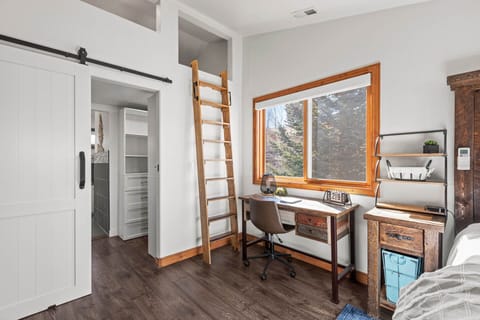 Bear Hollow Village 5534: Upstairs primary King bedroom with full-size bed in loft, desk and 65" Smart TV