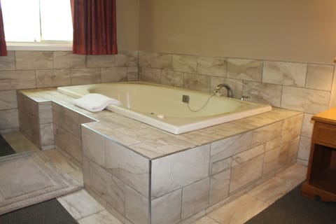 Premium Room, 1 King Bed with Sofa bed (2 person Jacuzzi) | Free WiFi, bed sheets, wheelchair access