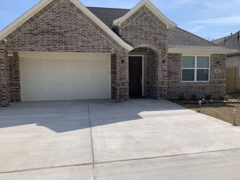 House frontage with several cars parking space 