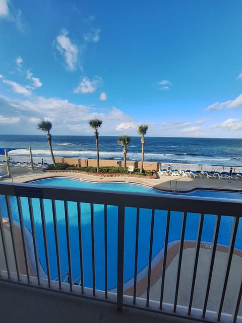 Breath taking view!! Direct Ocean access!!