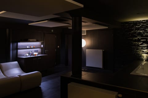 Sauna, hot tub, body treatments, hydrotherapy, body wraps, body scrubs