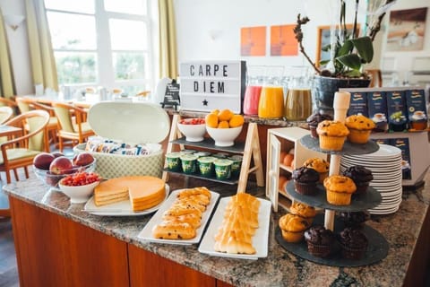 Daily buffet breakfast for a fee