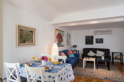 Apartment (Apartment Dubo - One Bedroom Apartmen) | Dining room