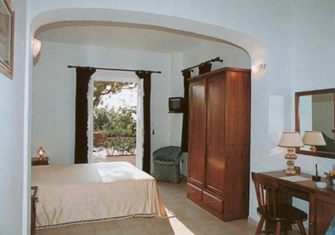 Soundproofing, free WiFi, bed sheets