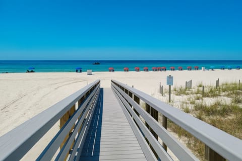 Enjoy a seamless stroll to the water’s edge. Our sturdy, accessible boardwalk makes carrying your beach gear to the Gulf a breeze.