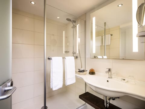 Premium bedding, pillowtop beds, in-room safe, desk