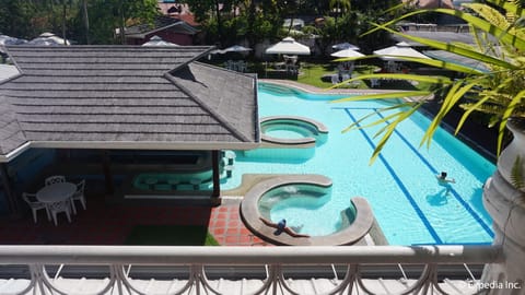 2 outdoor pools, sun loungers