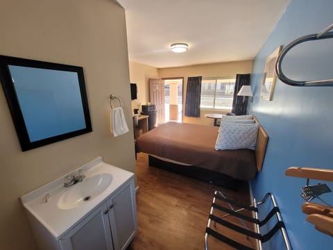 Standard Room | Desk, laptop workspace, blackout drapes, iron/ironing board