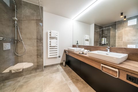 Apartment | Bathroom | Shower, rainfall showerhead, hair dryer, heated floors