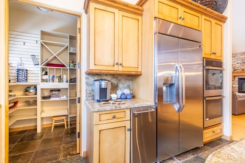 Kitchen alternate angle.