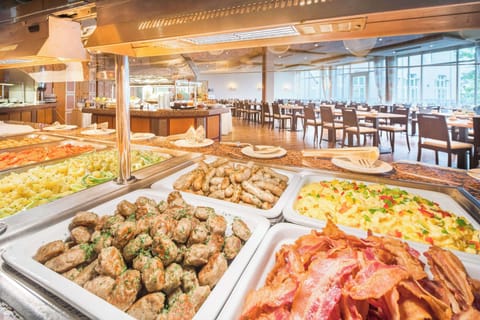 Buffet breakfast for a fee on weekdays