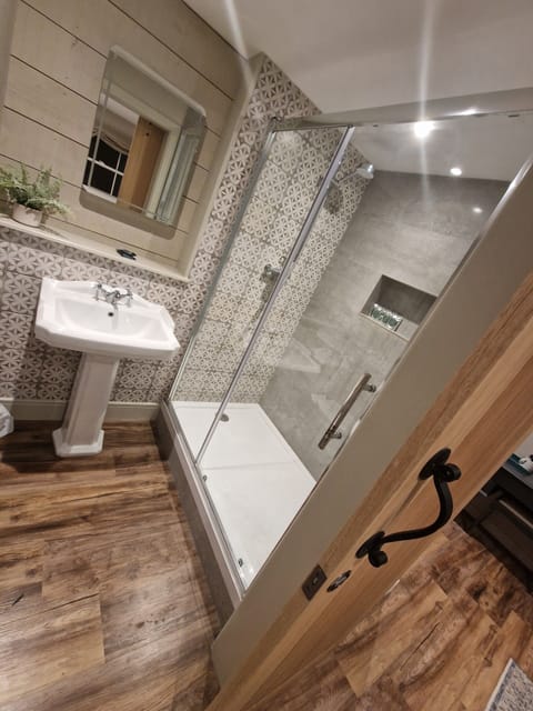 Superior Double Room | Bathroom | Towels