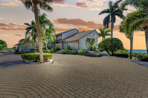 Gorgeous gated private oasis awaits. Boasting plenty of dock space for your boat located on Sarasota Bay.