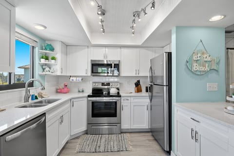 Stainless appliances and fully stocked kitchen