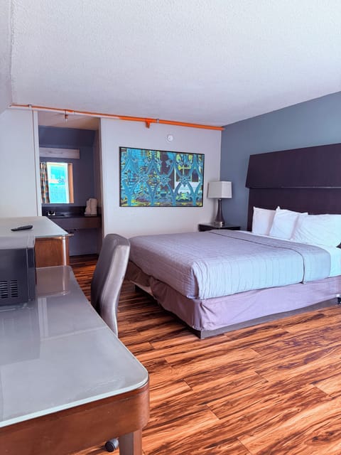 Desk, free WiFi, bed sheets