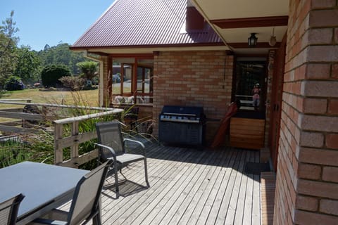BBQ, outside deck and dining area. Seating for 8.