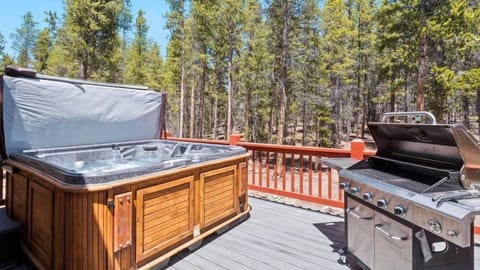 【Hot Tub Deck】 Private hot tub with mountain views — the most-mentioned amenity in 102 reviews.